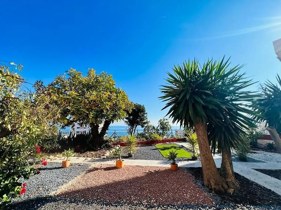 Central Torremolinos Garden Apartment - Sea Views