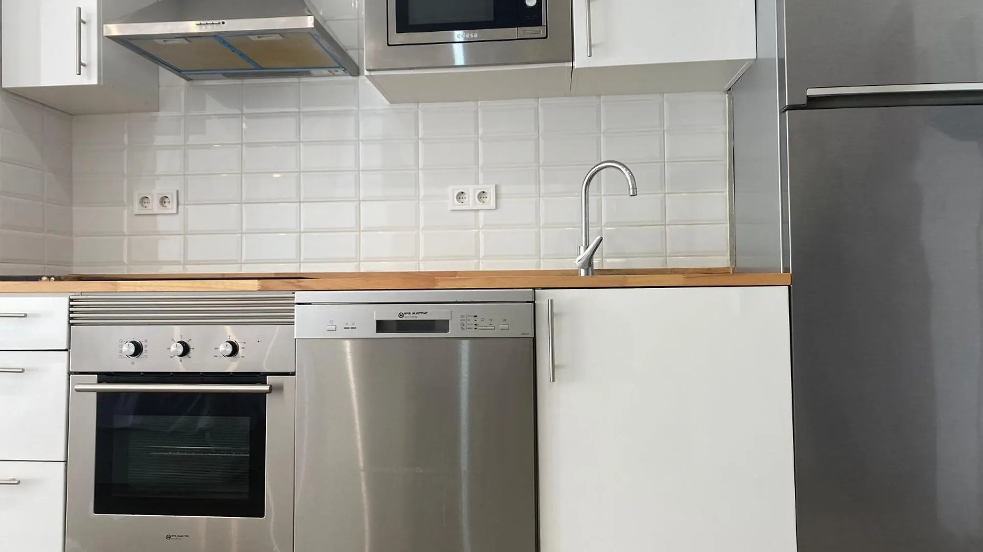 Central Torremolinos Garden Apartment - Sea Views