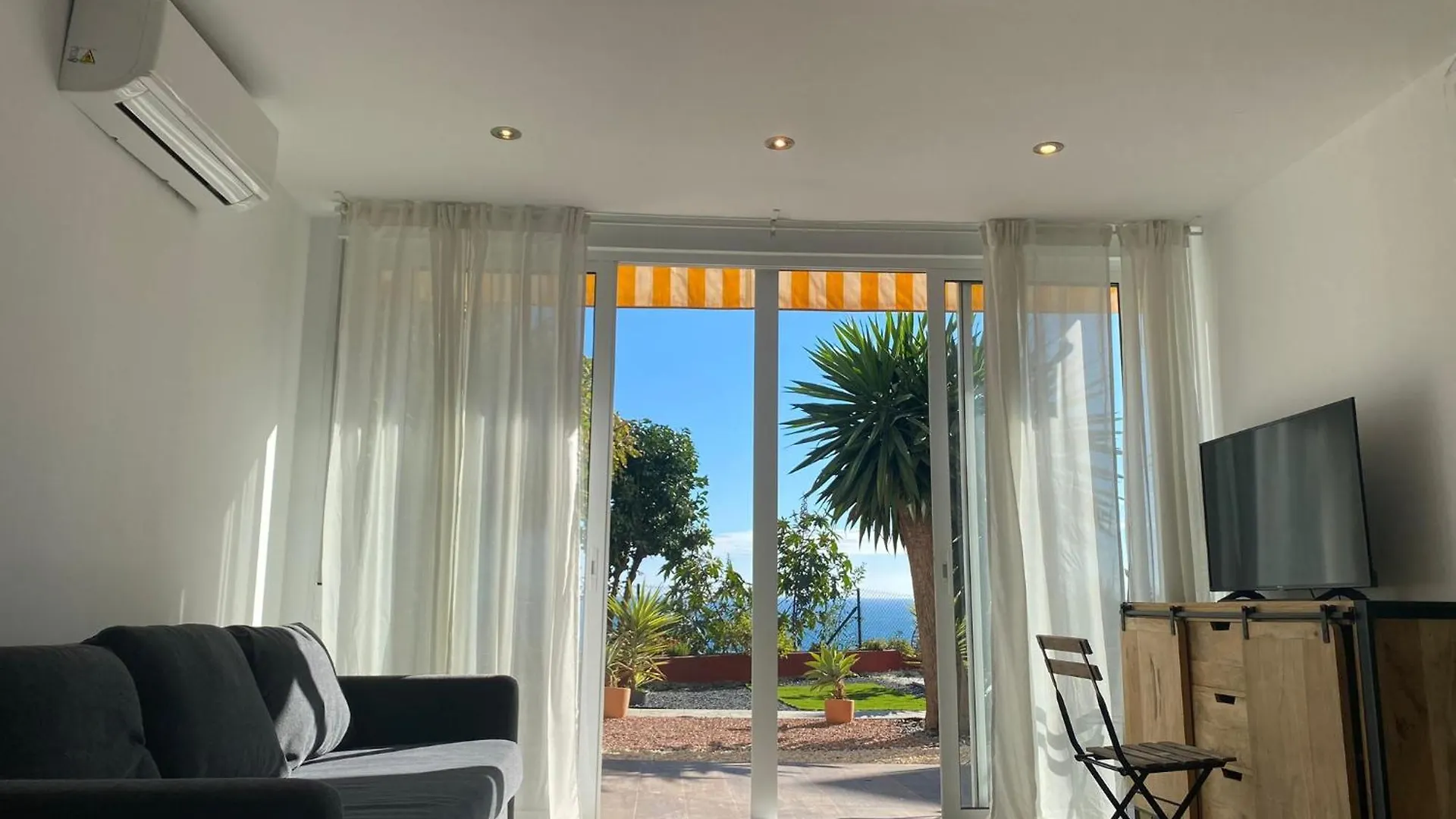 Central Torremolinos Garden Apartment - Sea Views location